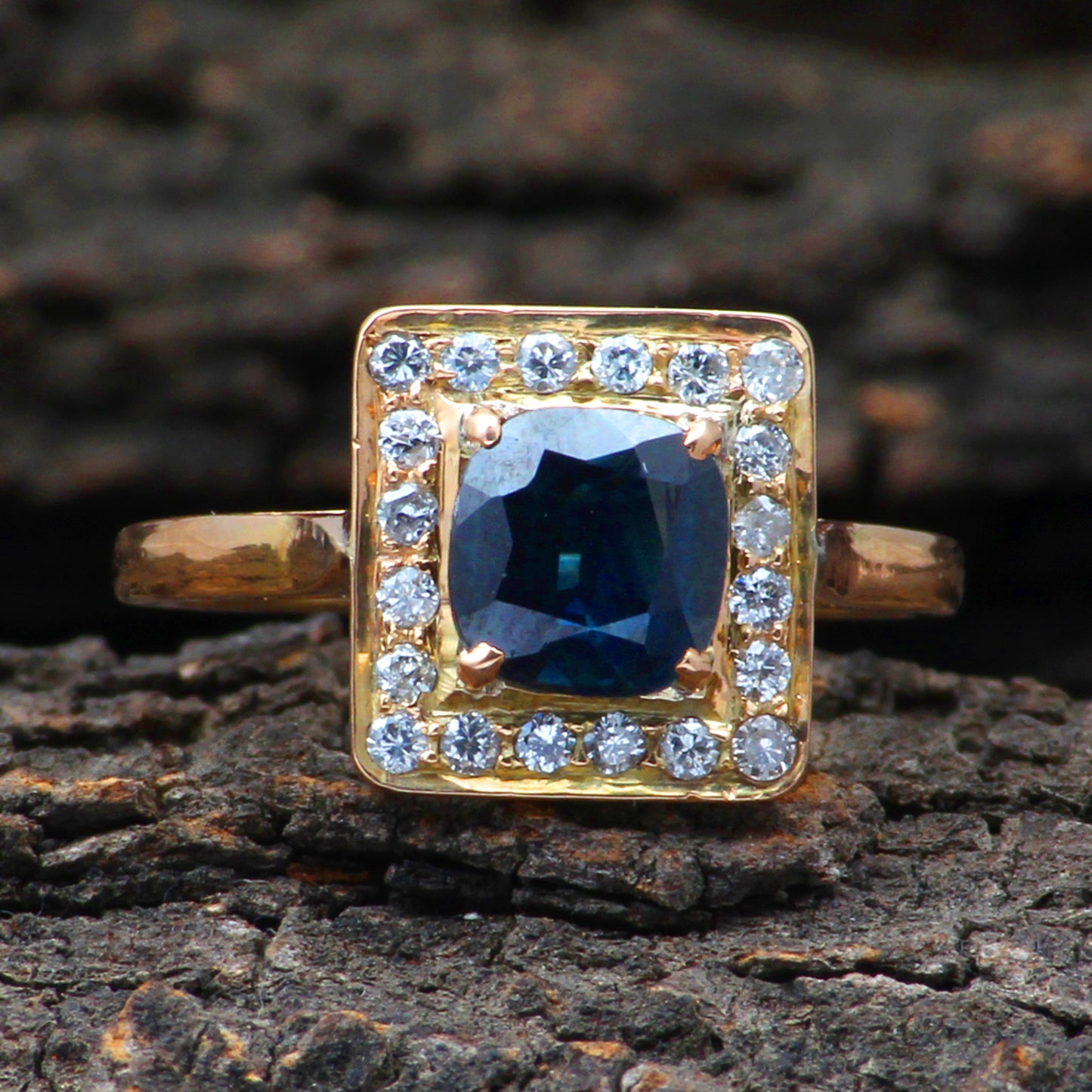 Sapphire And Diamonds Gold Ring