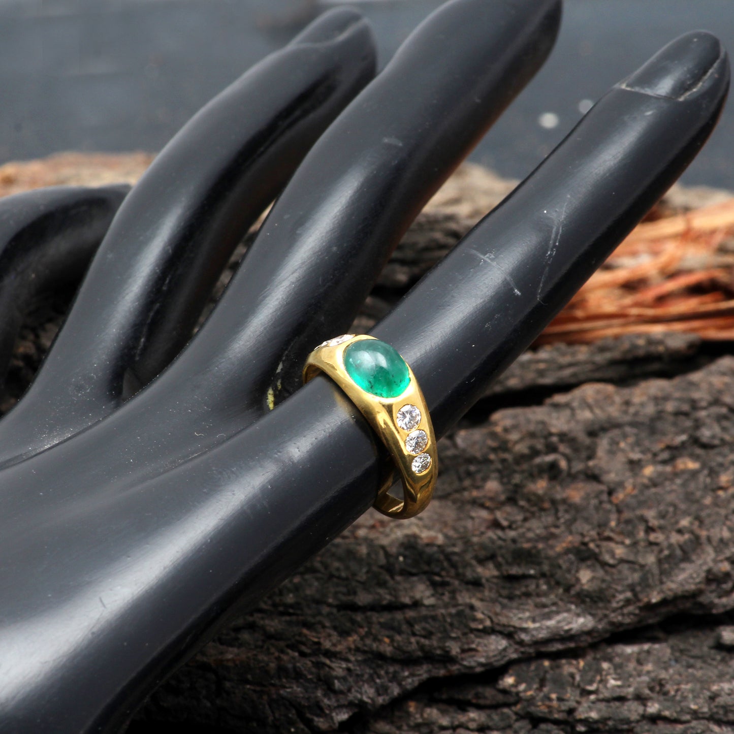 Emerald And Diamonds Gold Ring