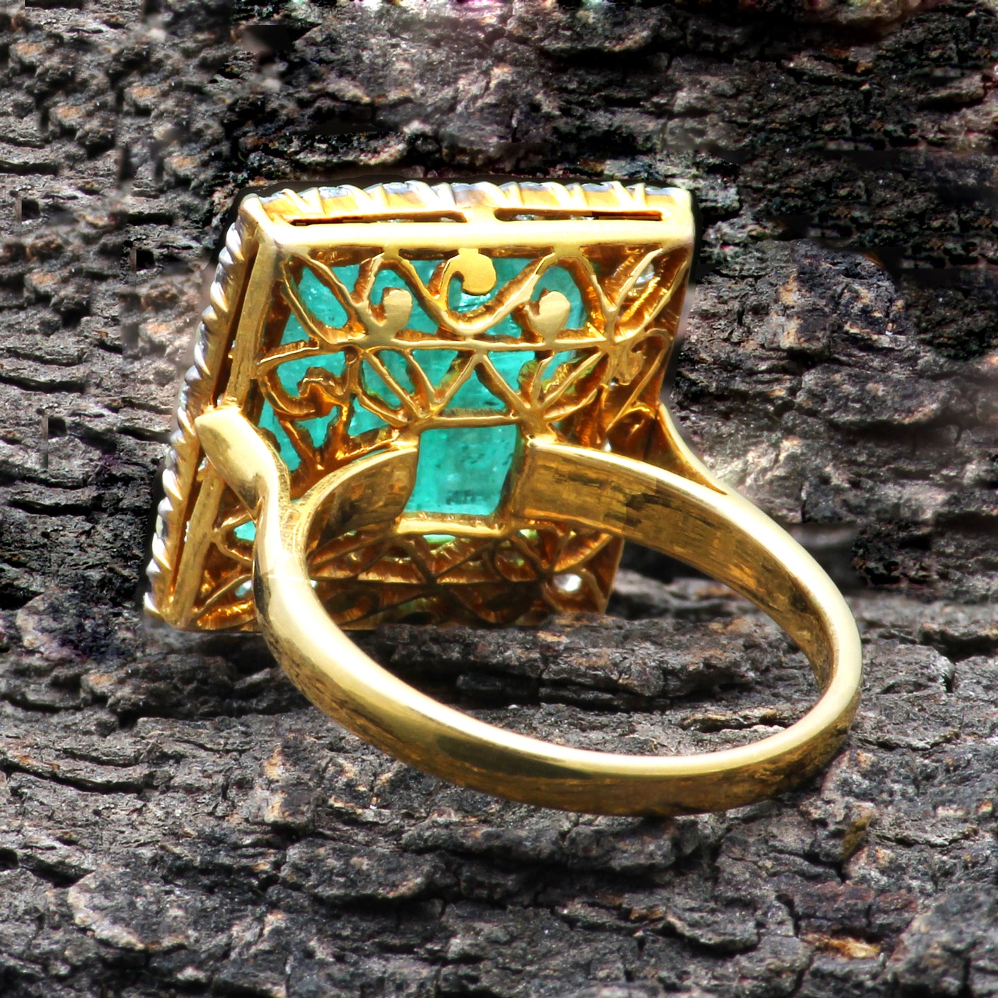 Emerald And Diamonds Gold Ring