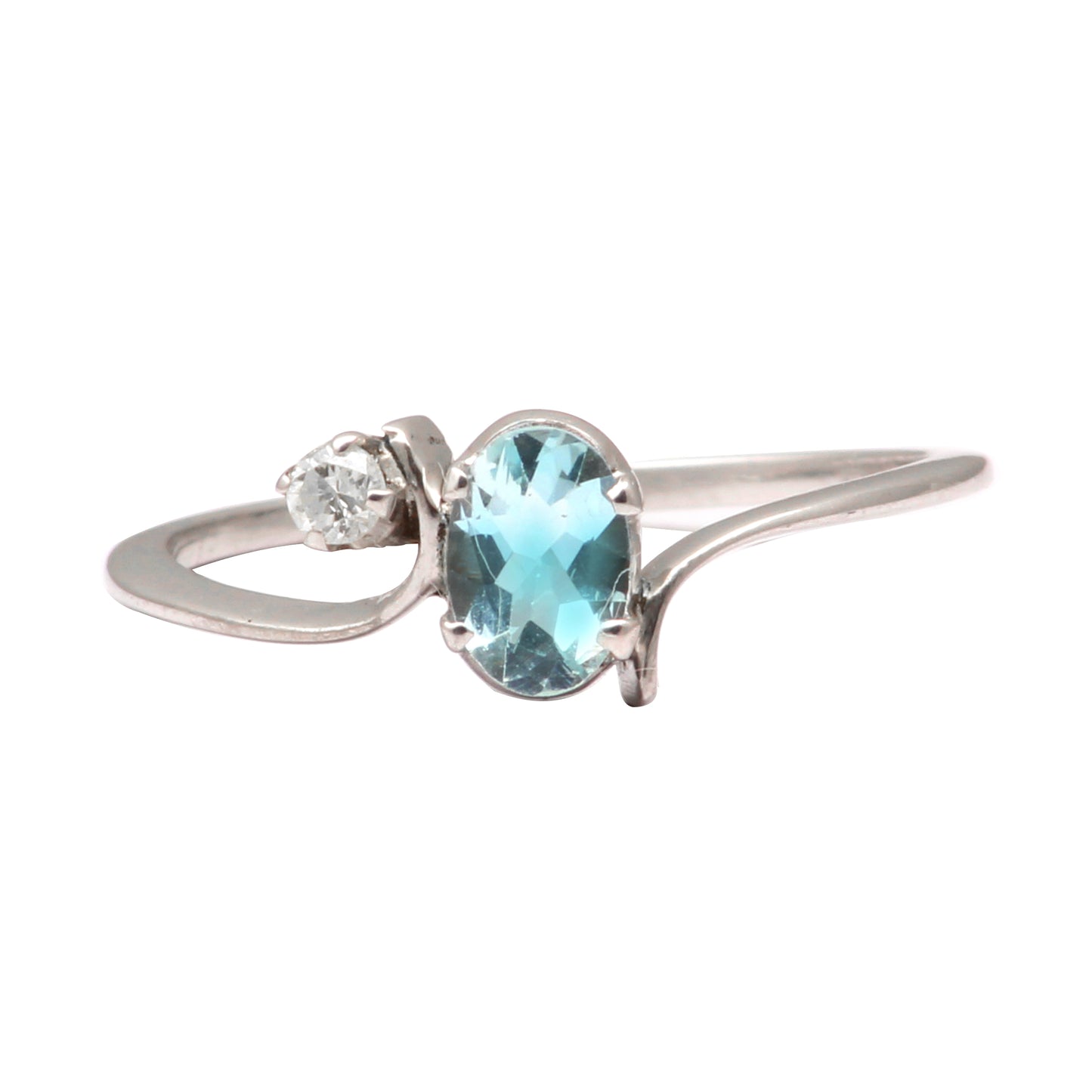 Aquamarine And Diamonds Gold Ring