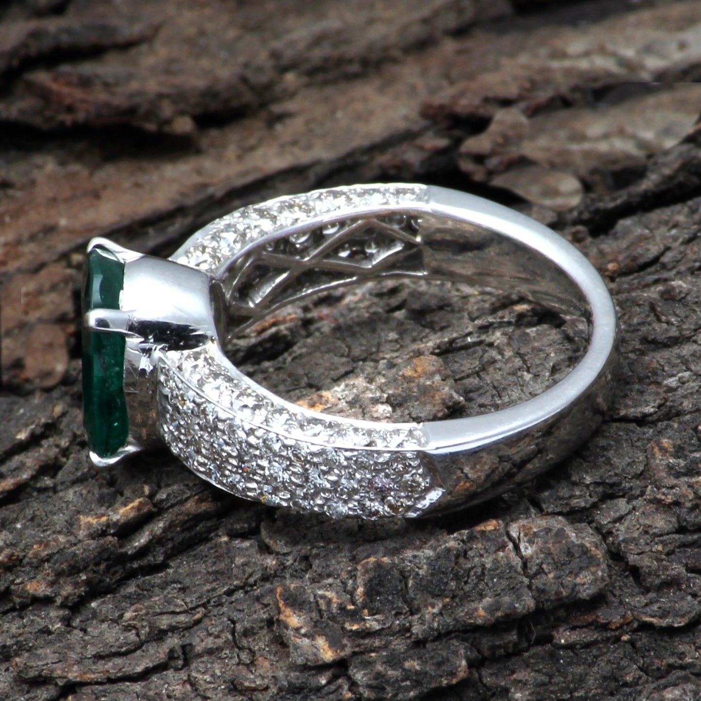 Emerald And Diamonds Gold Ring