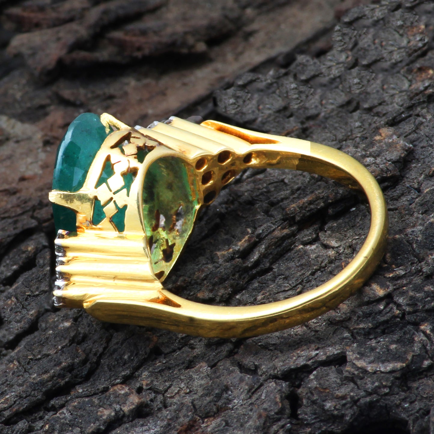 Emerald And Diamonds Gold Ring