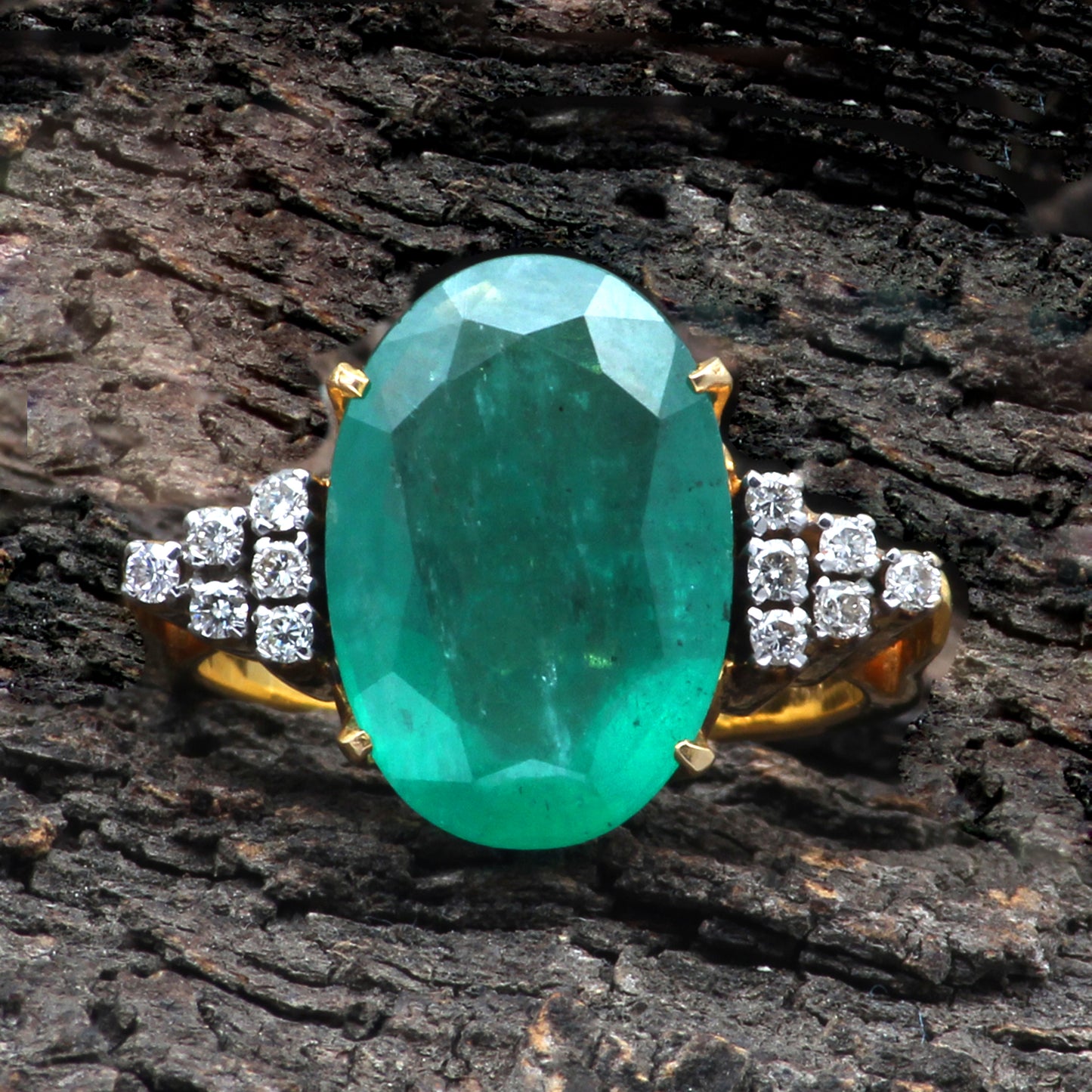 Emerald And Diamonds Gold Ring