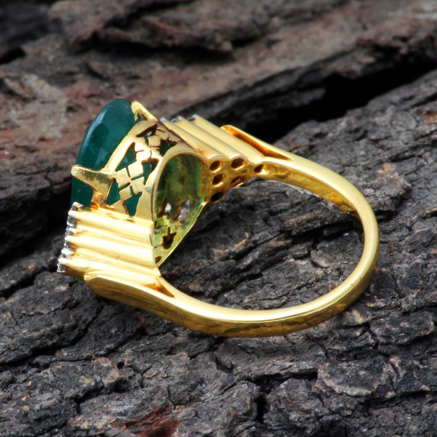 Emerald And Diamonds Gold Ring