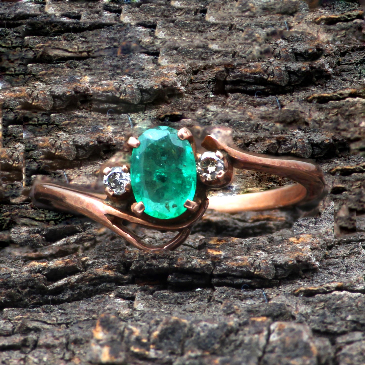 Emerald And Diamonds Gold Ring