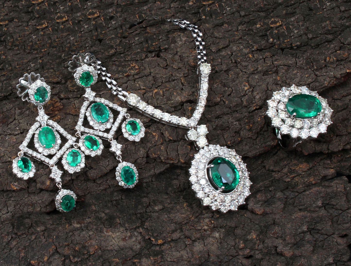 emerald diamond pendant earring set