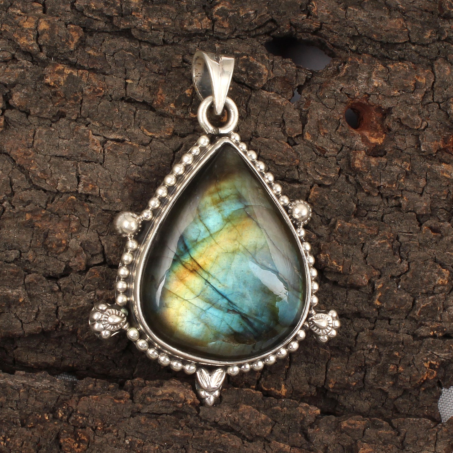 Labradorite Gemstone Pendant Handmade 925 Sterling Silver Jewelry Pendant Vintage Silver Jewelry For Gift