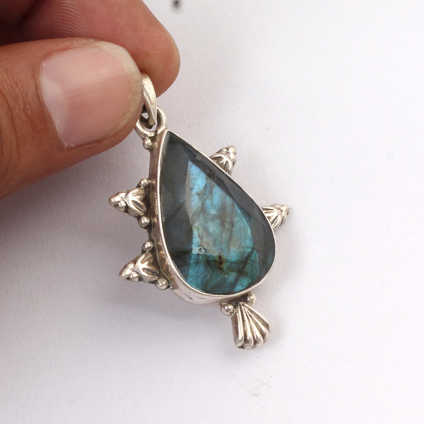 Natural Labradorite Gemstone Pendant Handmade 925 Sterling Silver Jewelry Pendant Motif Silver Jewelry For Gift