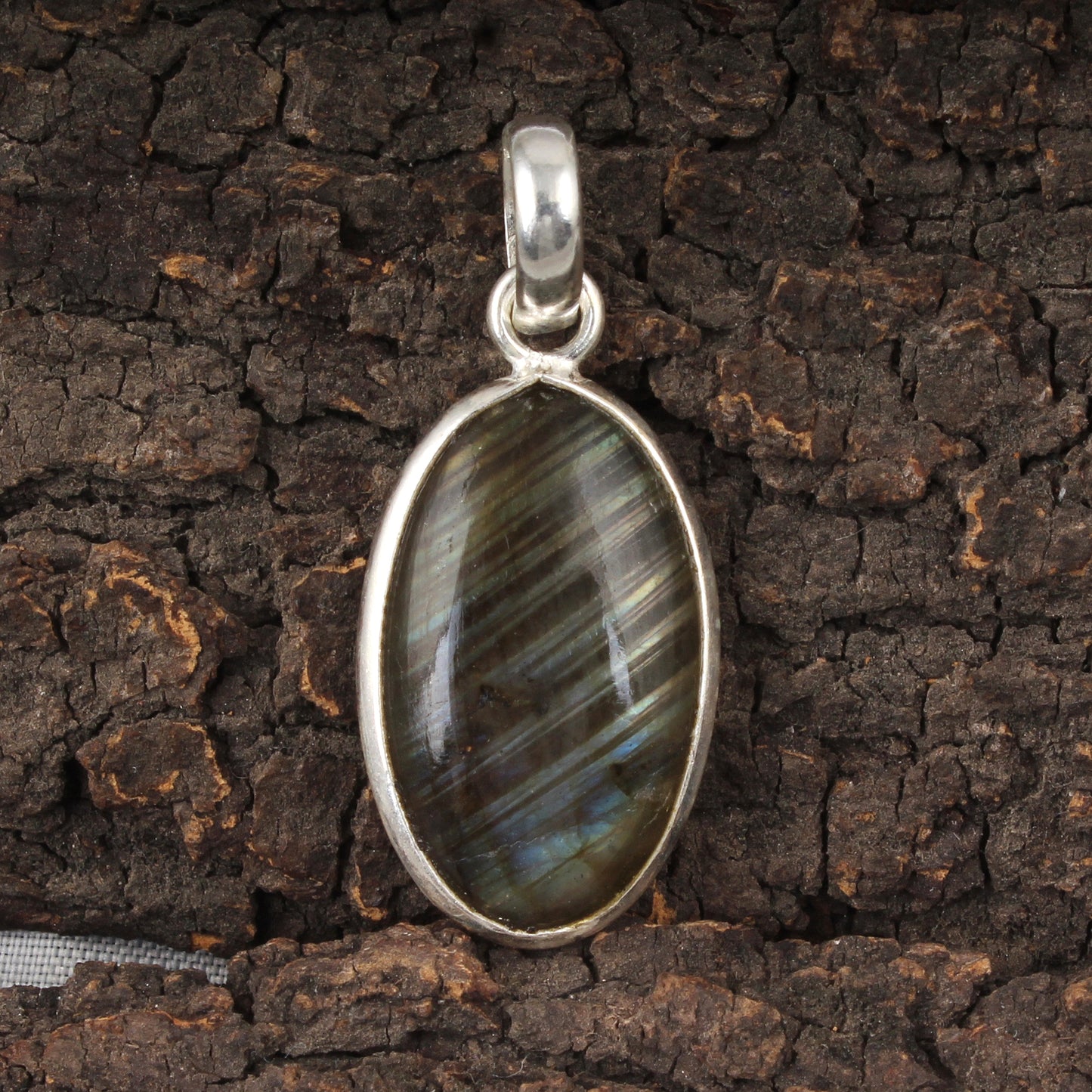 Natural Labradorite Pendant 925 Sterling Silver Bezel Set Pendant Oval Shape Gemstone Jewelry