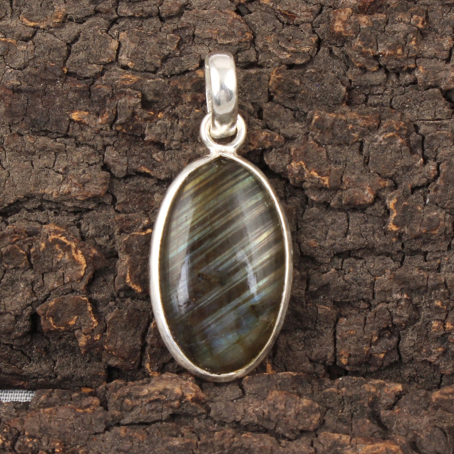 Natural Labradorite Pendant 925 Sterling Silver Bezel Set Pendant Oval Shape Gemstone Jewelry