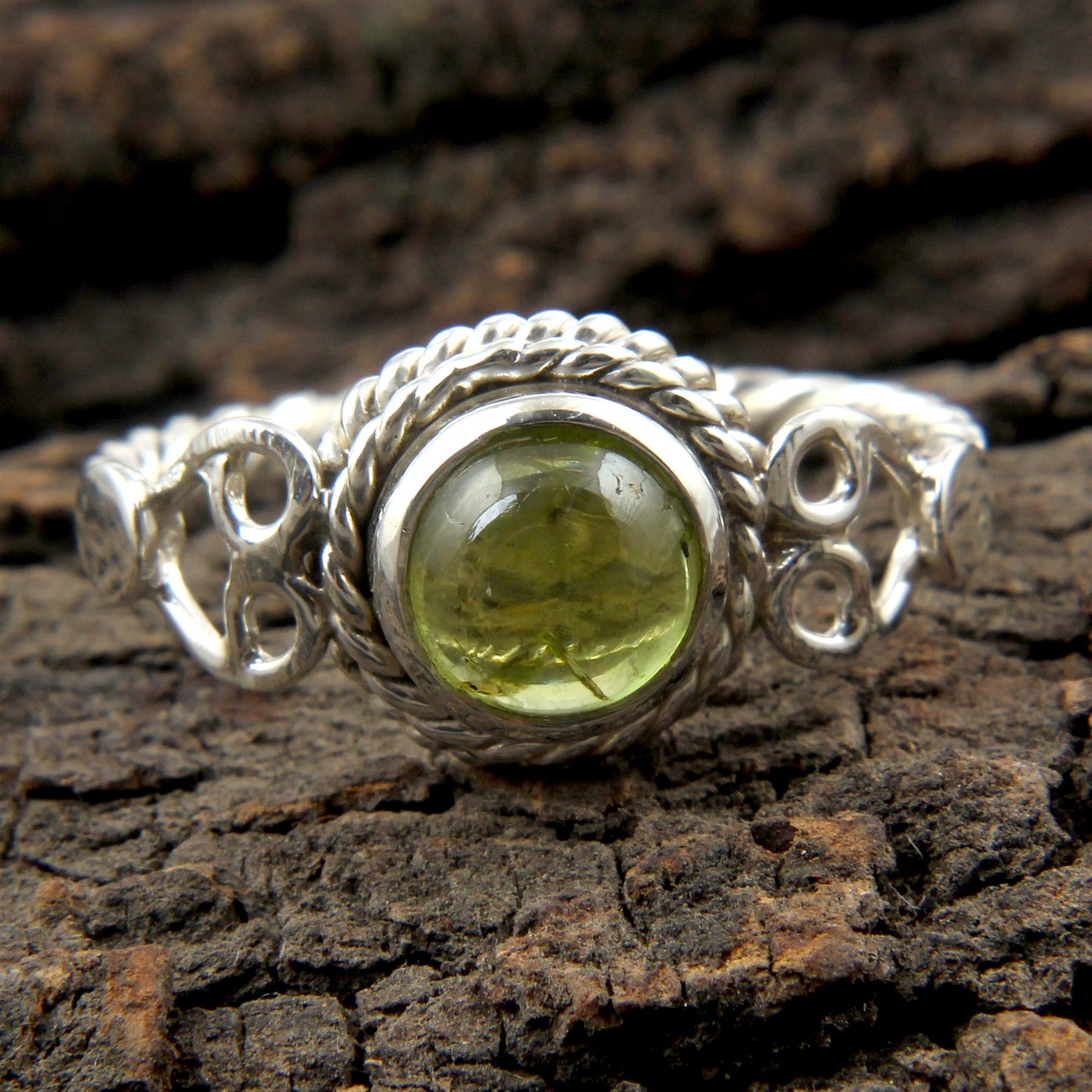 Round Peridot Cabochon 925 Sterling Silver Ring August Birthstone Twisted Wire Band Ring