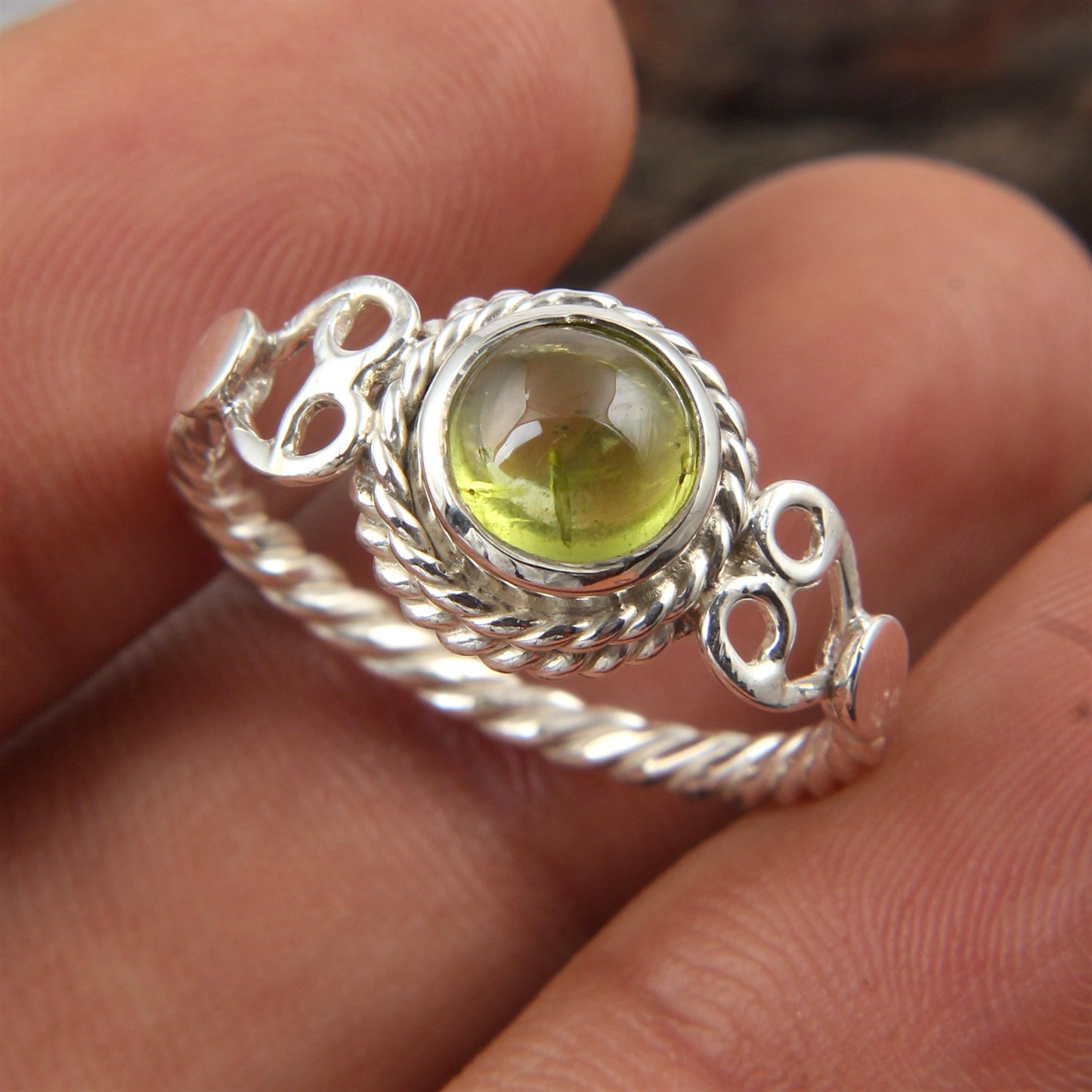 Round Peridot Cabochon 925 Sterling Silver Ring August Birthstone Twisted Wire Band Ring